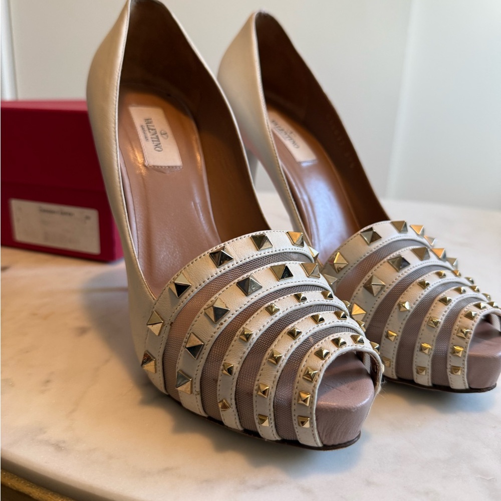 Valentino Cream Gold Studded Peep-Toe Heels size 39.5